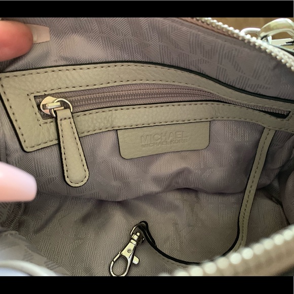 Michael Kors purse - Picture 3 of 4